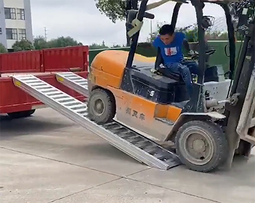 酉阳铝合金梯子的安全问题必须高度重视